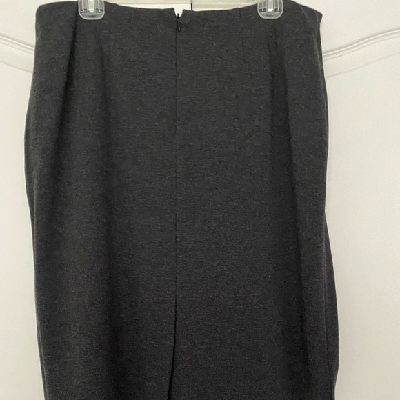 Kasper Gray A-Line Knit Skirt | Size 10 | Sleek Workwear Staple - Picture 4 of 8
